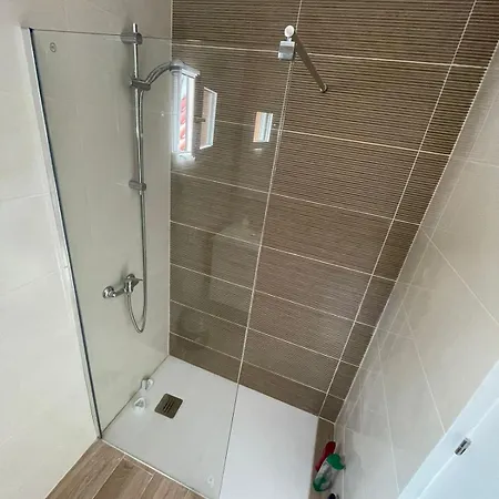 La Playa بيت شباب أذيخي