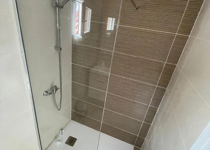 La Playa بيت شباب أذيخي